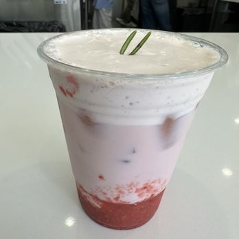 DAMO - Strawberry Einspanner - Coffee & Tea Near Me - Los Angeles, California DAMO - Strawberry Einspanner - Coffee & Tea Near Me - Los Angeles, California