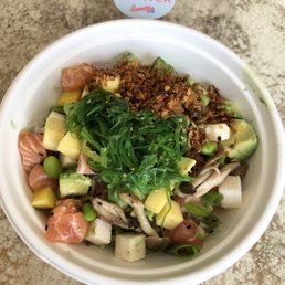 Large Spicy Yuzu Salmon Bowl Large Spicy Yuzu Salmon Bowl