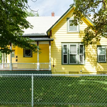 Maple Leaf Manor Suites - Fenced yard near the Spokane Sportsplex and Downtown - Vacation Rentals Near Me - Spokane, Washington Maple Leaf Manor Suites - Fenced yard near the Spokane Sportsplex and Downtown - Vacation Rentals Near Me - Spokane, Washington