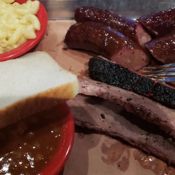 Doc's Commerce Smokehouse - Barbeque Near Me - Milwaukee, Wisconsin