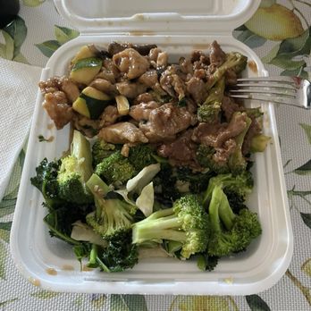 Panda Express - Plate with chicken and mushrooms and beef and broccoli - Chinese Near Me - Murfreesboro, Tennessee