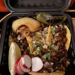Lonchera La Guadalupana - Tacos Cameron