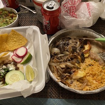 Casa Oaxaca Mexican Restaurant - Chicken with mushrooms and onions w queso and a carne asada taco. - Mexican Near Me - West Columbia, South Carolina