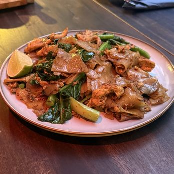 Wang Lang - Chicken pad see ew - Thai Near Me - Toronto, Ontario