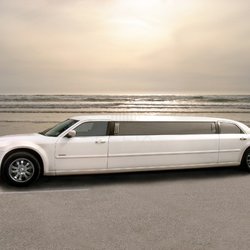 Lincoln On Demand Limousine and Sedan - White Chrysler 300 Limousine