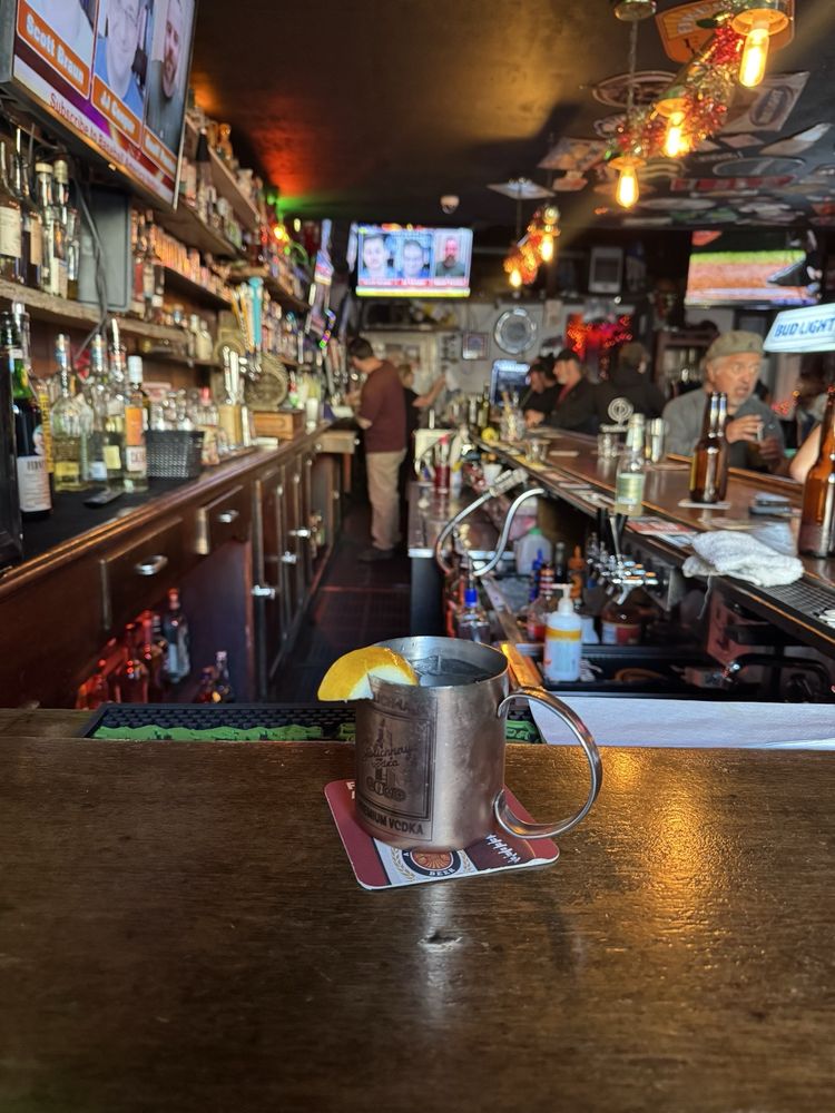 The Peak's Bar Noe Valley Logo