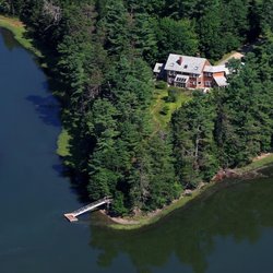 Sea Kiss Point - Oceanfront bed & breakfast & event venue in Mid-Coast Maine: Sea Kiss Point