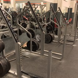 Royal Oak Gym - Good ole squat racks