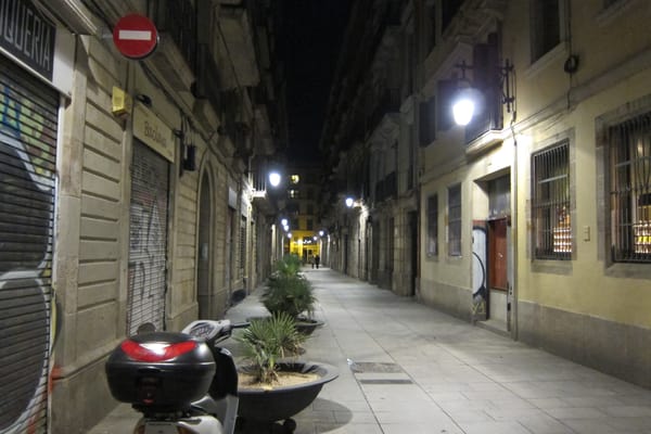 Dos Palillos by null