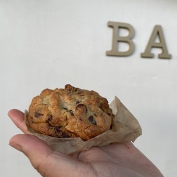 Levain Bakery - Chocolate chip walnut - Bakeries Near Me - Venice, California Levain Bakery - Chocolate chip walnut - Bakeries Near Me - Venice, California