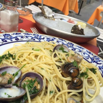 Lobs Fish - Spaghetti Vongole! And Oysters! - Italian Near Me - Florence, FI