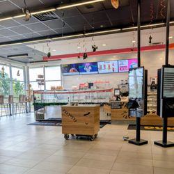 Dunkin' - Clean interior