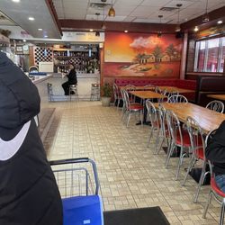 El Nuevo Carribeno - 2:30pm Wednesday, slow stream of customers