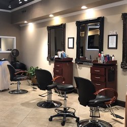 R Hair - Professional and calm environment.