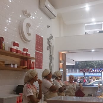 Groeländia - Wall sign n attendants - Ice Cream & Frozen Yogurt Near Me - Rio de Janeiro, RJ