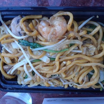 Panda Inn - Lo Mein Noodles with shrimp - Chinese Near Me - Pasadena, California