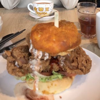 Cafe De Hong Kong - Fried chicken with pineapple bun - Hong Kong Style Cafe Near Me - Markham, Ontario Cafe De Hong Kong - Fried chicken with pineapple bun - Hong Kong Style Cafe Near Me - Markham, Ontario