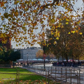Buckingham Palace - The parade? - Landmarks & Historical Buildings Near Me - London, XGL Buckingham Palace - The parade? - Landmarks & Historical Buildings Near Me - London, XGL