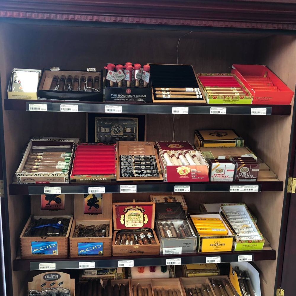 Grand Liquor - shelves of cigars and cigars - Beer, Wine & Spirits Near Me - Orlando, Florida