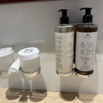 Hôtel Excelsior Opéra - Bathroom supplies - Hotels Near Me - Paris, 75 Hôtel Excelsior Opéra - Bathroom supplies - Hotels Near Me - Paris, 75