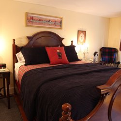 Inn at Clearwater Pond - Lovely decor and warmth in our Kassidy Violet Room