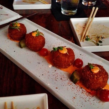 Lucky Belly - Super yummy and FILLED crab cakes!!! - Bars Near Me - Honolulu, Hawaii