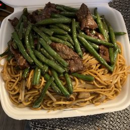 Shrimp lo mein and sautéed string beans! Shrimp lo mein and sautéed string beans!