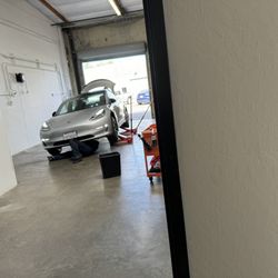 EvMod - Brave guy going under Tesla with two harbors freight jacks!