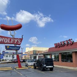 Wolfy's - Outside