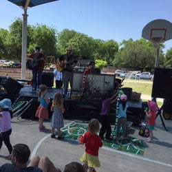 Brentwood Elementary - Puppet show.