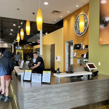 Gold's Gym - Front desk - Gyms Near Me - Montclair, California Gold's Gym - Front desk - Gyms Near Me - Montclair, California