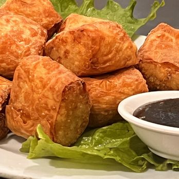 Phnom Penh - Deep fired carb meat rolls - Cambodian Near Me - Vancouver, British Columbia