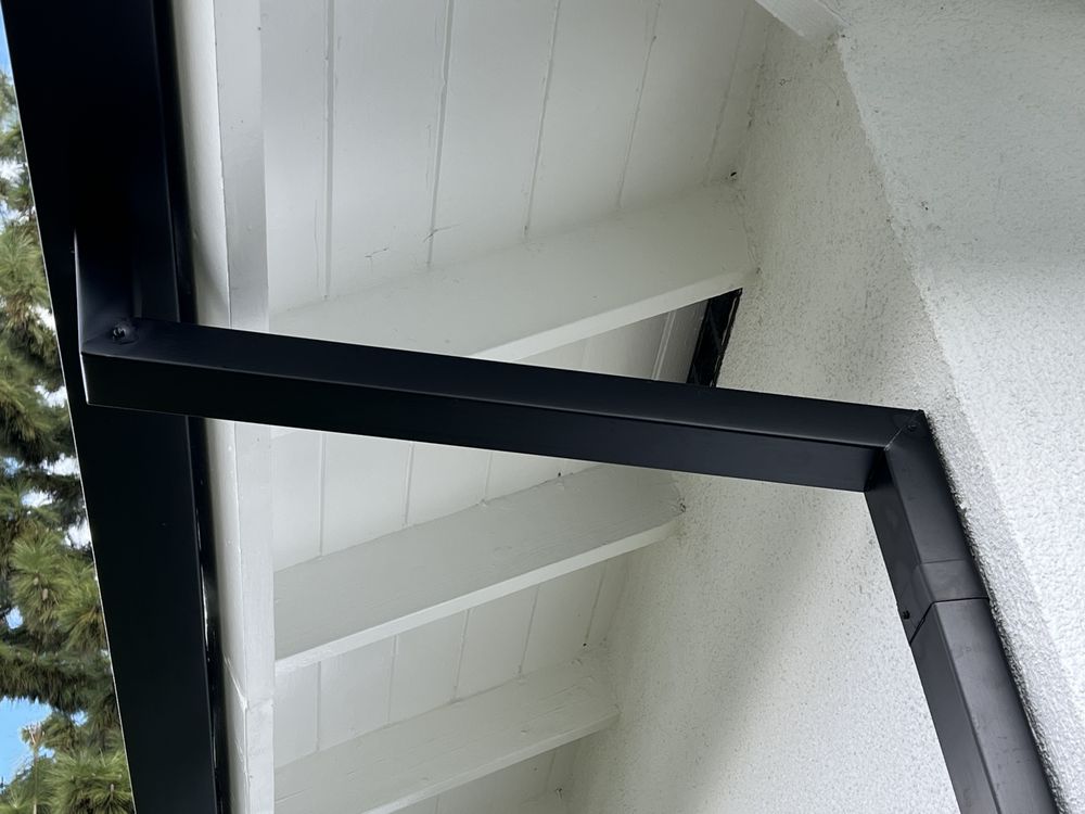 Slide of Geo' Metal And Gutters