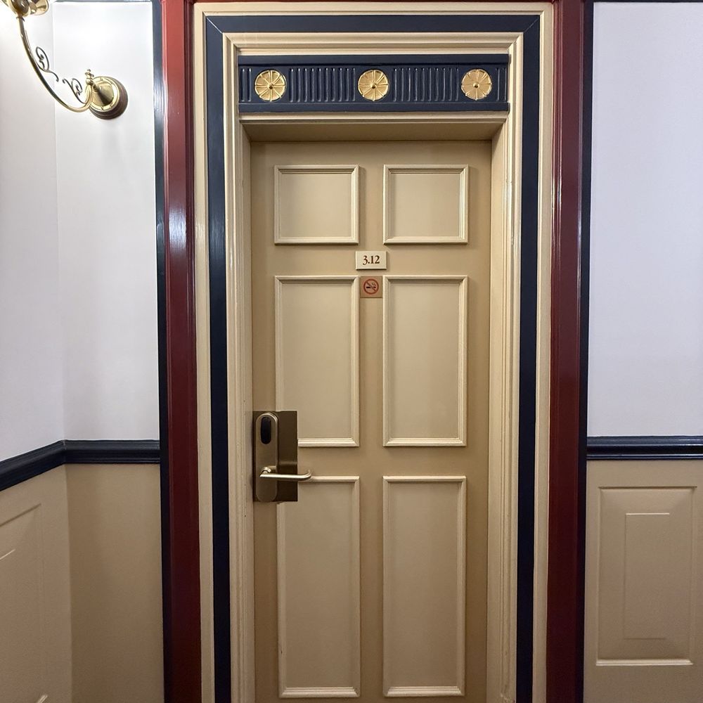Royal Albert Hotel - Hotels Near Me - Brisbane, QLD