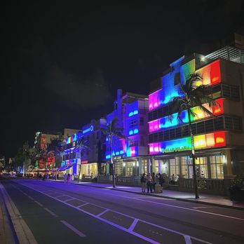 Ocean Drive - Landmarks & Historical Buildings Near Me - Miami Beach, Florida Ocean Drive - Landmarks & Historical Buildings Near Me - Miami Beach, Florida