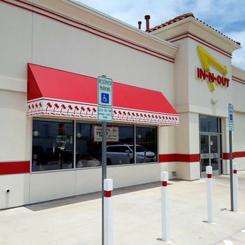 In-N-Out Burger - Side view of In-N-Out Burger Restaurant - Burgers Near Me - Windcrest, Texas In-N-Out Burger - Side view of In-N-Out Burger Restaurant - Burgers Near Me - Windcrest, Texas