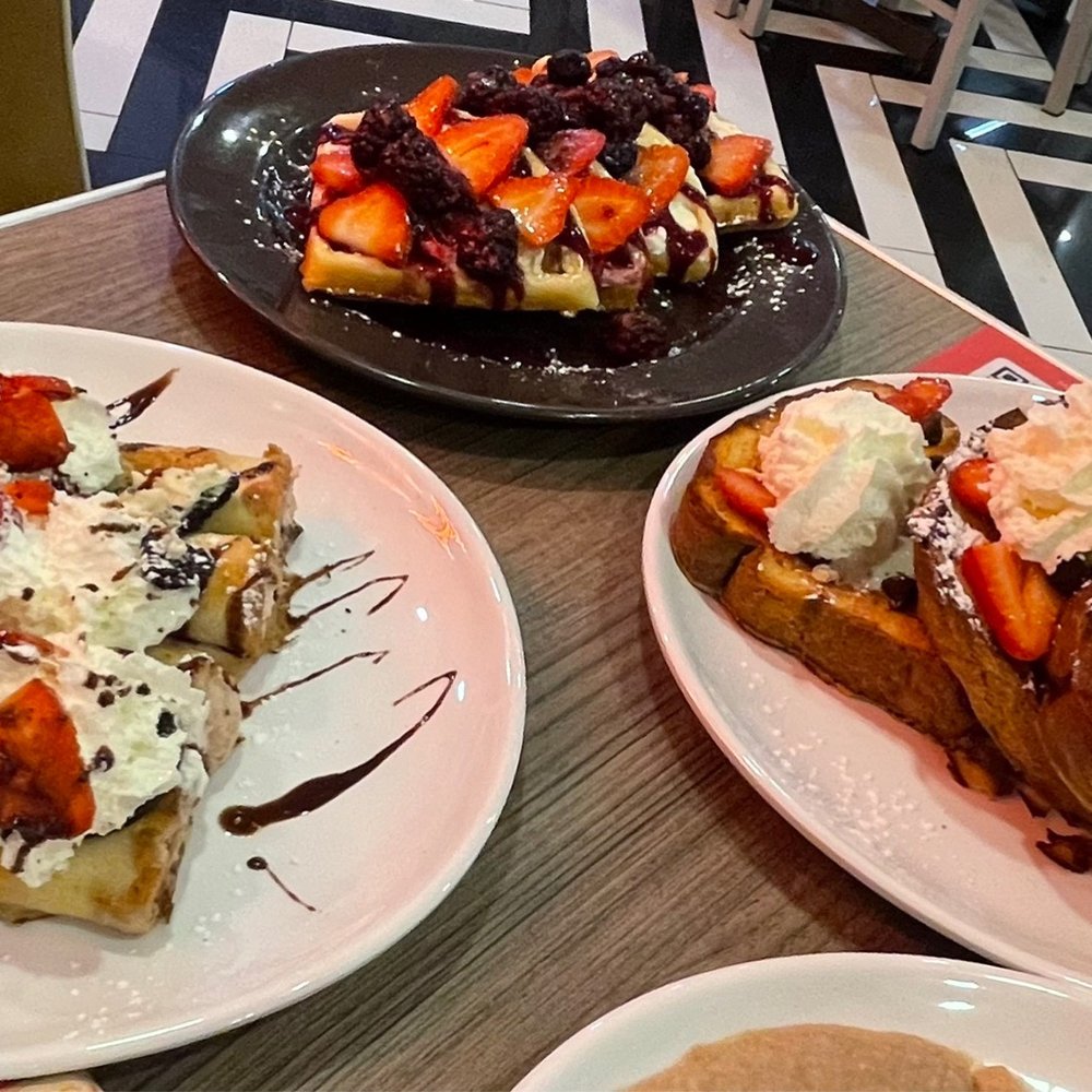 Dos Panes - Rollitos Dos Panes (left) Waffle Frutos rojos (top) & Pan francés de la casa (right) - Delis Near Me - Mexicali, BCN Dos Panes - Rollitos Dos Panes (left) Waffle Frutos rojos (top) & Pan francés de la casa (right) - Delis Near Me - Mexicali, BCN