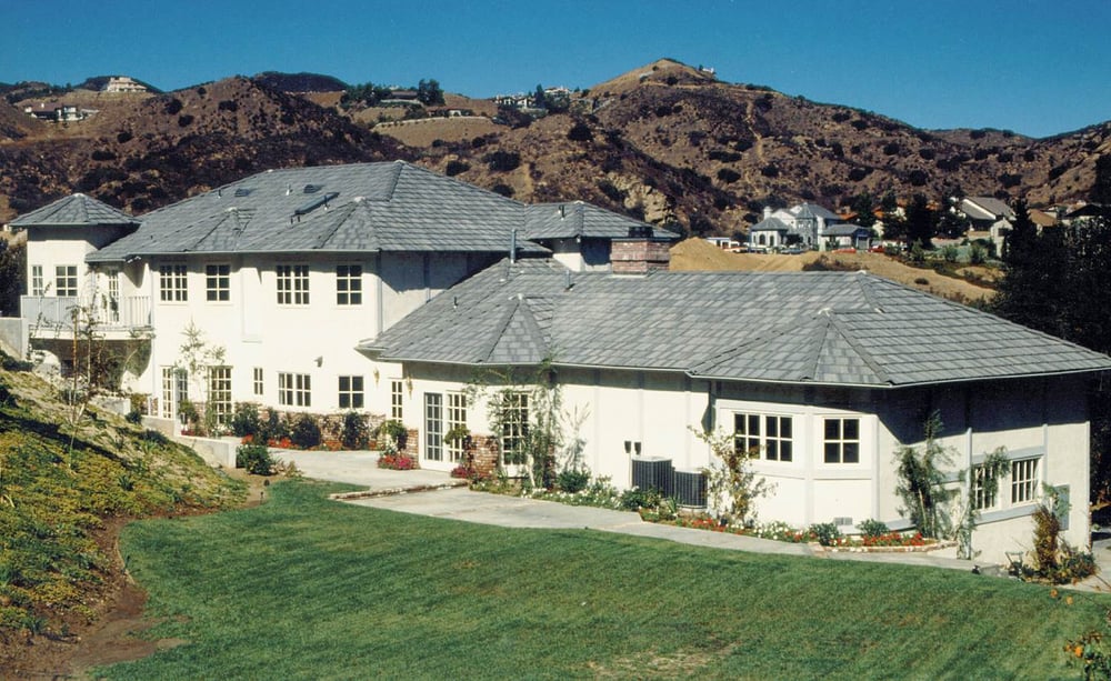 Slide of Bilt-Well Roofing