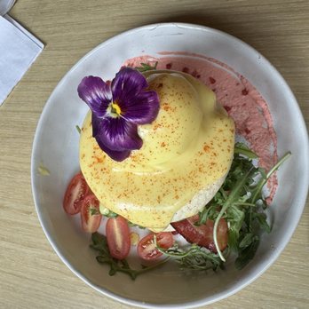 Coche Valley Dessert Cafe - Egg Benedict fluffy pancakes - Desserts Near Me - Seattle, Washington