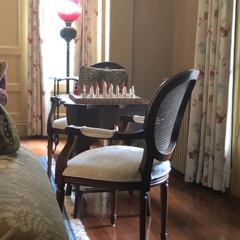 Ivy Lodge Bed and Breakfast - We played a game of chess..... my husband won - Hotels Near Me - Newport, Rhode Island