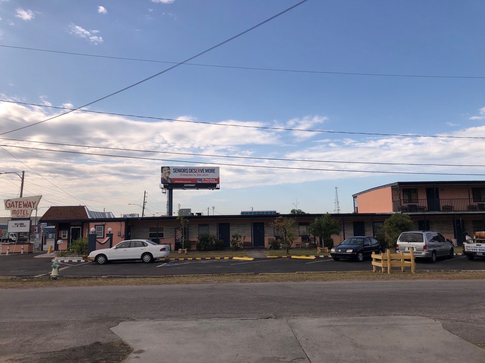 GATEWAY MOTEL Updated March 2024 12 Photos 4990 34th St N, Saint