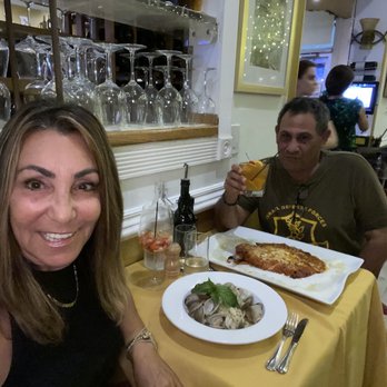 Le Sorelle Restaurants - Linguine & clams and a huge plate of veal parmigiana - Pizza Near Me - Boca Raton, Florida