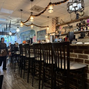 Streetcar Cafe - Photo 5: Counter seating - Breakfast & Brunch Near Me - New Orleans, Louisiana Streetcar Cafe - Photo 5: Counter seating - Breakfast & Brunch Near Me - New Orleans, Louisiana