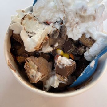 Local Ice - Peanut butter chocolate Sundae - Ice Cream & Frozen Yogurt Near Me - Los Angeles, California