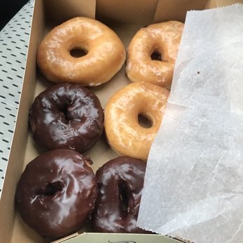 Winchell's Donut House - Chocolate Iced white Cake Donut Glazed Raised Donut - Donuts Near Me - Aurora, Colorado Winchell's Donut House - Chocolate Iced white Cake Donut Glazed Raised Donut - Donuts Near Me - Aurora, Colorado