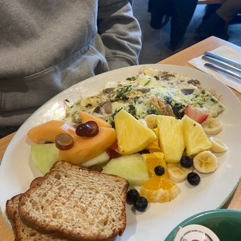 Cora Breakfast and Lunch - Breakfast & Brunch Near Me - Toronto, Ontario