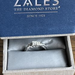 Zales Outlet - Broken ring