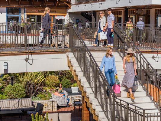 Carmel Plaza by null