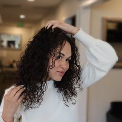 Lavish Looks Salon - Curly Cut