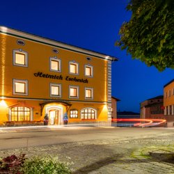 Gasthof zum Bayerischen Wald - Außenansicht bei Nacht